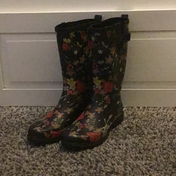 Rain boots - Picture 1 of 2